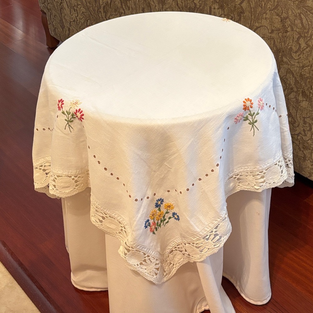 Embroidered Floral Tablecloth with Lace Trim